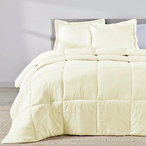 PEACHSKIN QUEEN SIZE COMFORTER IN VANILLA BEAN - BASICALLY BRAND NEW!